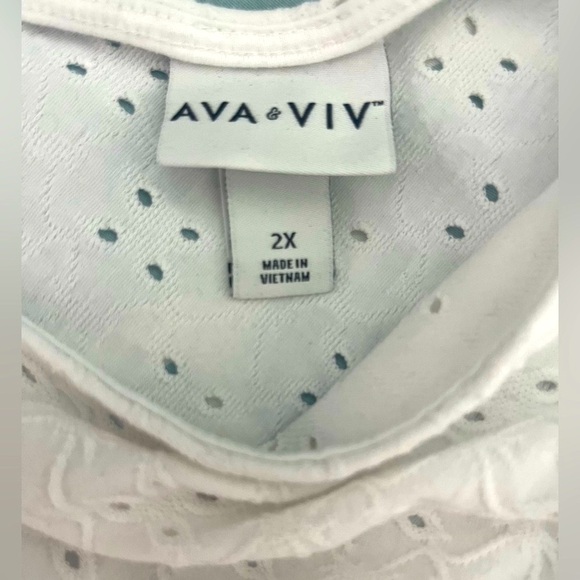 Ava & Viv White Eyelet Flutter Sleeve Tank - Size 2X - Picture 3 of 7